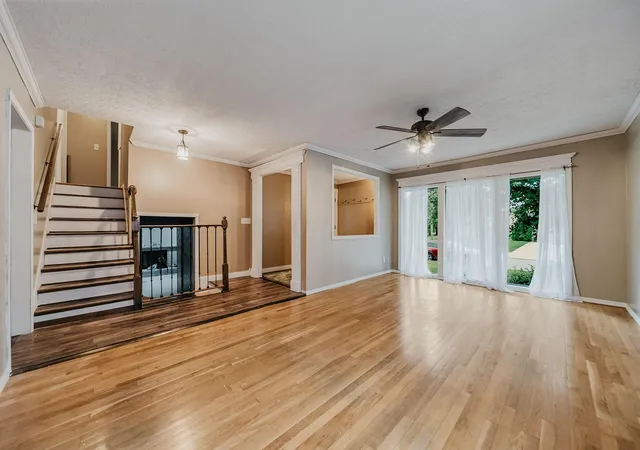 Photo 4 of Single family home for sale at 300 Dunbarton Rd, Columbus, OH 43230 | MLS# 226036652 | Listing updated on 2026-10-02