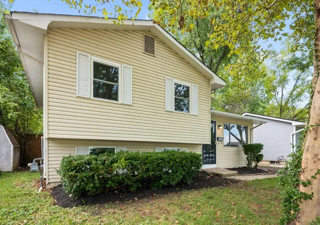Photo 2 of Single family home for sale at 1967 Dunning Rd, Columbus, OH 43219 | MLS# 226035654 | Listing updated on 2026-10-02