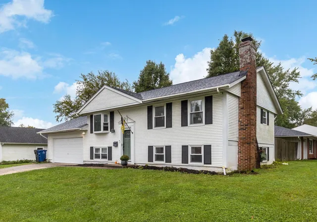 Photo 2 of Single family home for sale at 523 Lincolnshire Rd, Columbus, OH 43230 | MLS# 226035673 | Listing updated on 2026-10-03