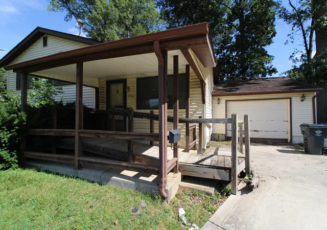 Photo 3 of Single family home for sale at 1552 Lexdale Dr, Reynoldsburg, OH 43068 | MLS# 226035717 | Listing updated on 2026-10-02