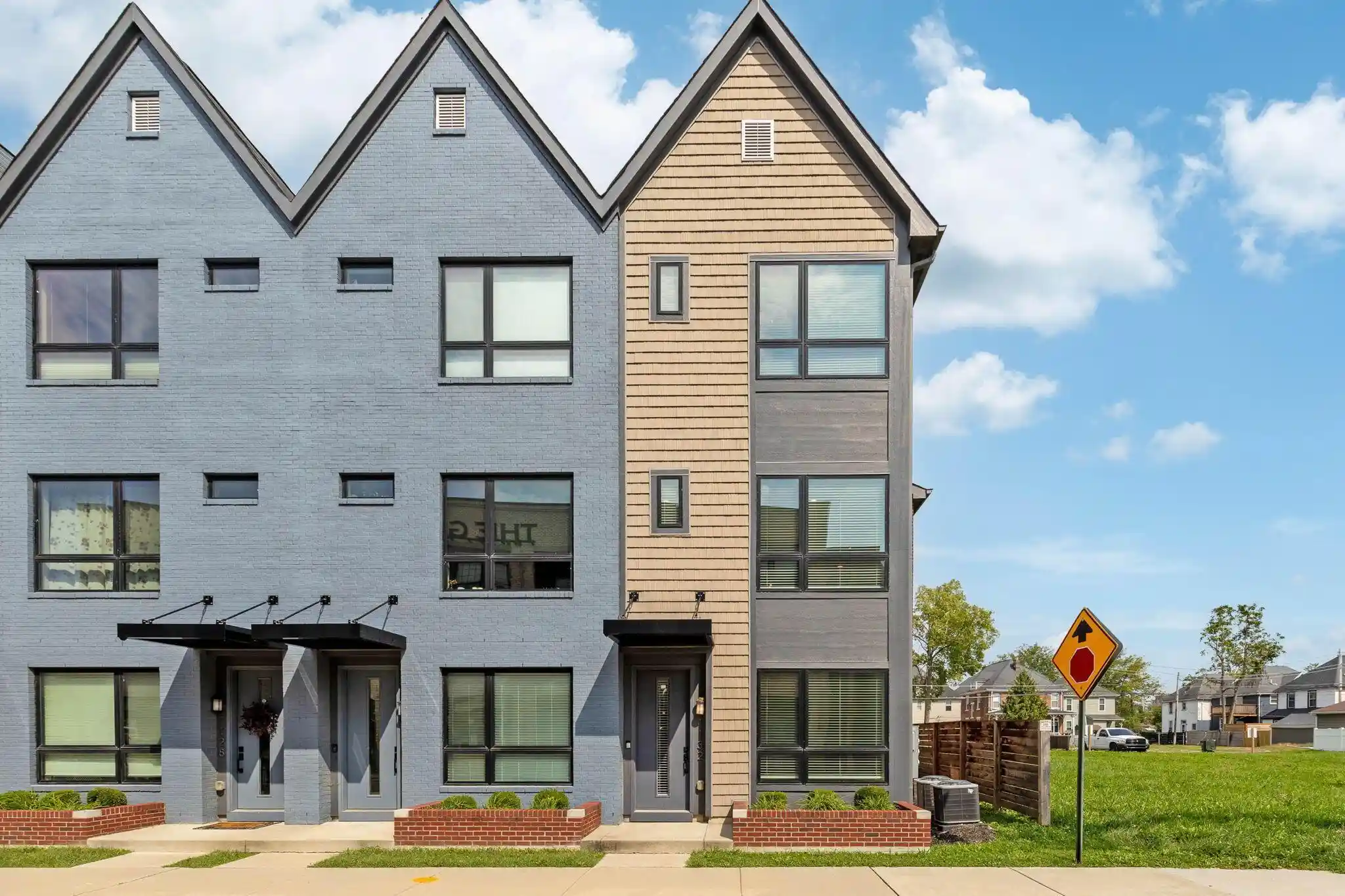 Listing Photo 1 - Condo for sale in 1132 Oak St located at 1132 Oak St, Columbus, OH 43205 - Unit #10