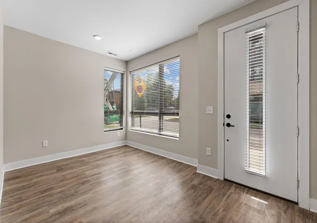 Listing Photo 5 - Condo for sale in building located at 1132 Oak St, Columbus, OH 43205 - Unit #10