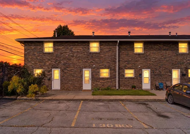 Listing Photo 2 - Condo for sale in building located at 1308 Woodbrook Ln, Columbus, OH 43223 - Unit #236G