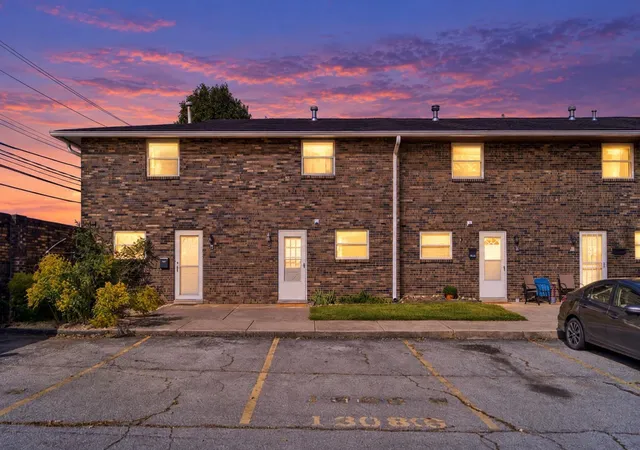 Listing Photo 3 - Condo for sale in building located at 1308 Woodbrook Ln, Columbus, OH 43223 - Unit #236G