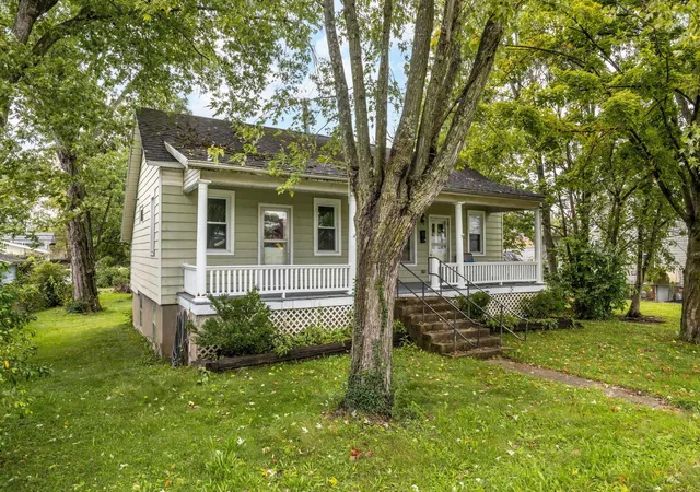 Photo 1 of Single family home for sale at 213 S Walnut St, Baltimore, OH 43105 | MLS# 226036246 | Listing updated on 2026-09-26