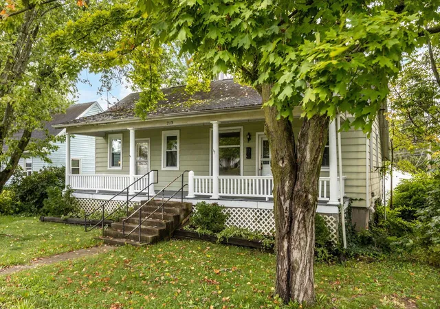 Photo 2 of Single family home for sale at 213 S Walnut St, Baltimore, OH 43105 | MLS# 226036246 | Listing updated on 2026-09-26