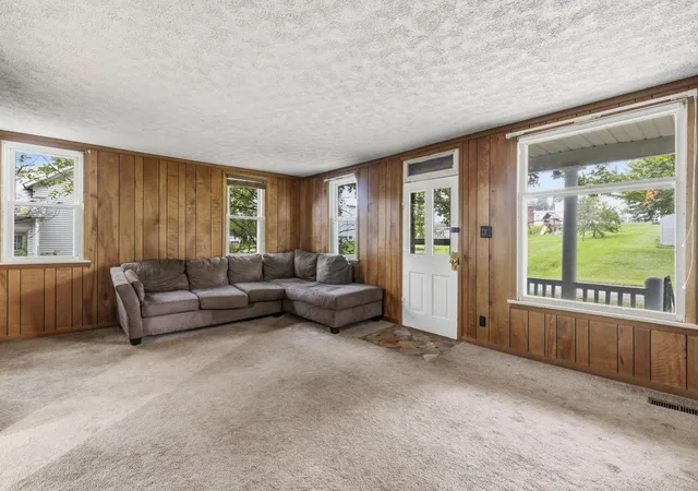 Photo 4 of Single family home for sale at 213 S Walnut St, Baltimore, OH 43105 | MLS# 226036246 | Listing updated on 2026-09-26