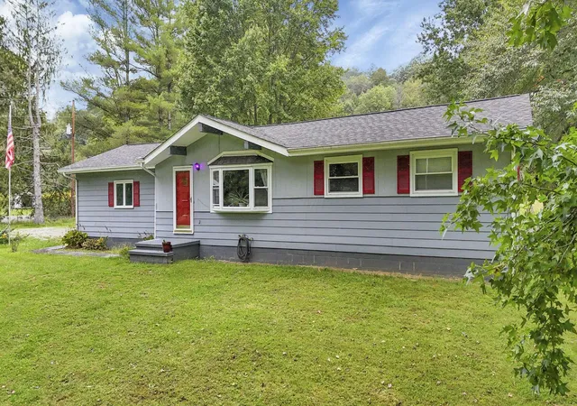 Photo 3 of Single family home for sale at 2510 Pump Sta Rd SE, Sugar Grove, OH 43155 | MLS# 226035750 | Listing updated on 2026-09-26