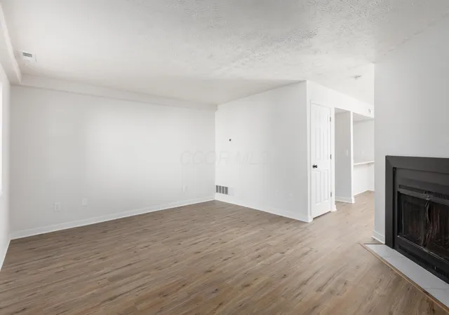 Photo 2 of Condo for sale at 289 Cross Country Loop #C, Westerville, OH 43081 | MLS# 226035769 | Listing updated on 2026-09-22
