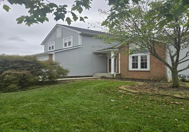 Photo 3 of Single family home for sale at 2285 Shirlene Dr, Grove City, OH 43123 | MLS# 226035778 | Listing updated on 2026-09-29