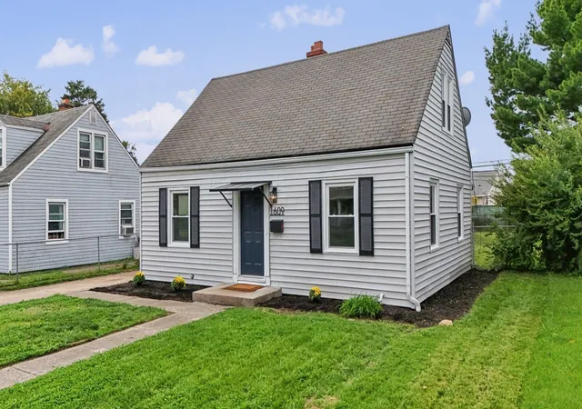 Photo 3 of Single family home for sale at 1609 S Champion Ave, Columbus, OH 43207 | MLS# 226035819 | Listing updated on 2026-10-05