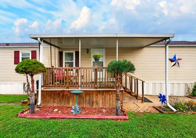 Photo 3 of Single family home for sale at 7 Delaware Dr, Chillicothe, OH 45601 | MLS# 226035830 | Listing updated on 2026-10-01