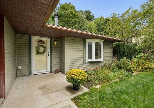 Photo 3 of Single family home for sale at 1201 Addison Dr, Reynoldsburg, OH 43068 | MLS# 226035842 | Listing updated on 2026-09-20