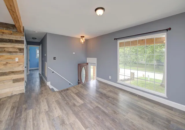 Photo 3 of Single family home for sale at 5130 Edgeview Rd, Columbus, OH 43207 | MLS# 226035890 | Listing updated on 2026-10-07