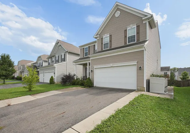 Photo 3 of Single family home for sale at 6359 Oak Trl Dr, Galloway, OH 43119 | MLS# 226035891 | Listing updated on 2026-10-01