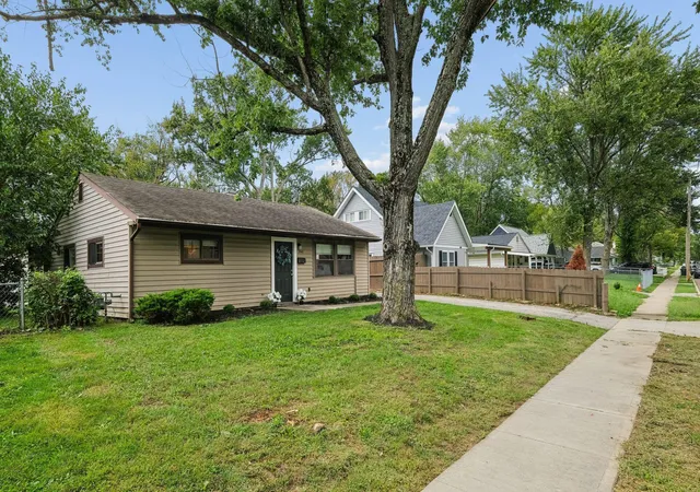 Photo 3 of Single family home for sale at 2341 Dawnlight Ave, Columbus, OH 43211 | MLS# 226035905 | Listing updated on 2026-09-30