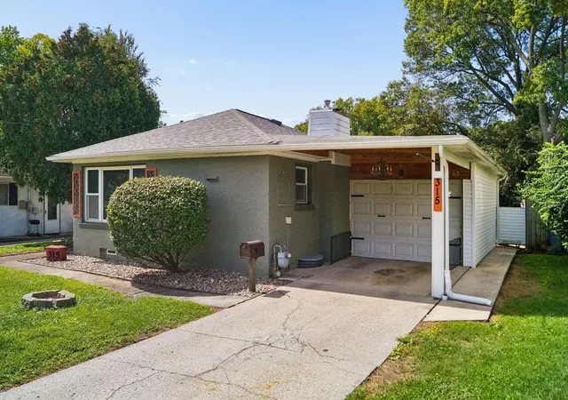 Photo 2 of Single family home for sale at 315 Collingwood Ave, Columbus, OH 43213 | MLS# 226035893 | Listing updated on 2026-09-29