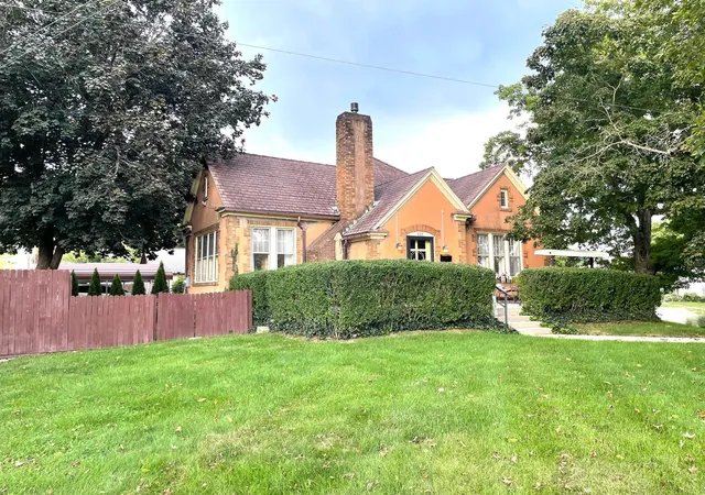 Photo 2 of Single family home for sale at 133 Zanesville Ave, Logan, OH 43138 | MLS# 226035909 | Listing updated on 2026-09-27