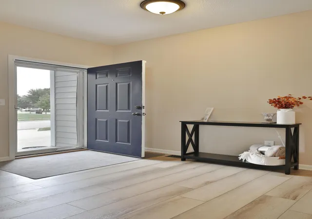 Photo 3 of Single family home for sale at 305 Lillian Dr, Pickerington, OH 43147 | MLS# 226035917 | Listing updated on 2026-10-06
