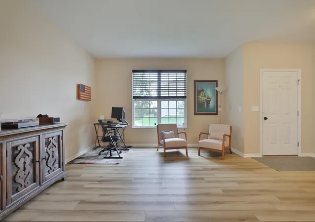 Photo 4 of Single family home for sale at 305 Lillian Dr, Pickerington, OH 43147 | MLS# 226035917 | Listing updated on 2026-10-06