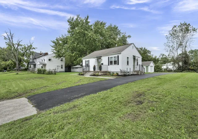 Photo 3 of Single family home for sale at 1934 Eddystone Ave, Columbus, OH 43224 | MLS# 226036680 | Listing updated on 2026-10-06