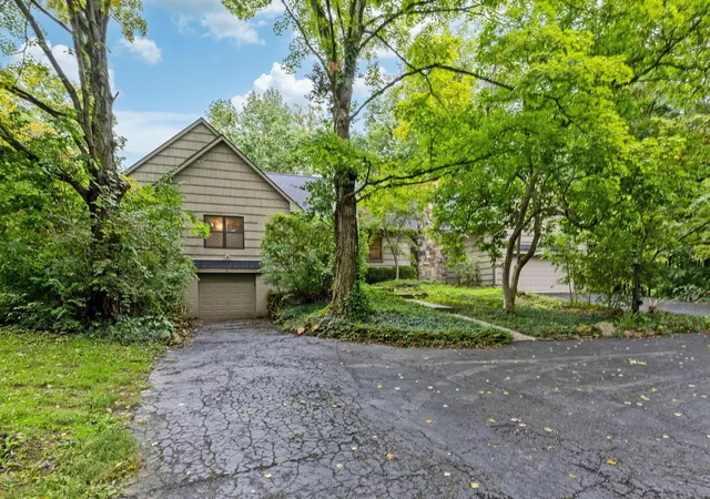 Photo 3 of Single family home for sale at 660 E Johnstown Rd, Columbus, OH 43230 | MLS# 226036364 | Listing updated on 2026-09-28