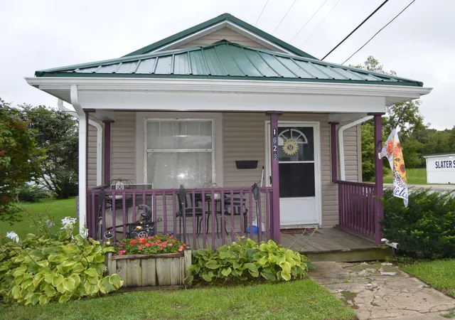 Photo 3 of Single family home for sale at 1628 W Fair Ave, Lancaster, OH 43130 | MLS# 226036323 | Listing updated on 2026-09-23
