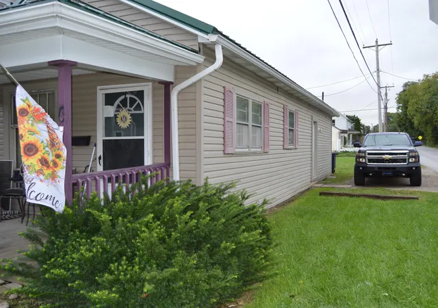 Photo 3 of Single family home for sale at 1628 W Fair Ave, Lancaster, OH 43130 | MLS# 226036323 | Listing updated on 2026-09-23