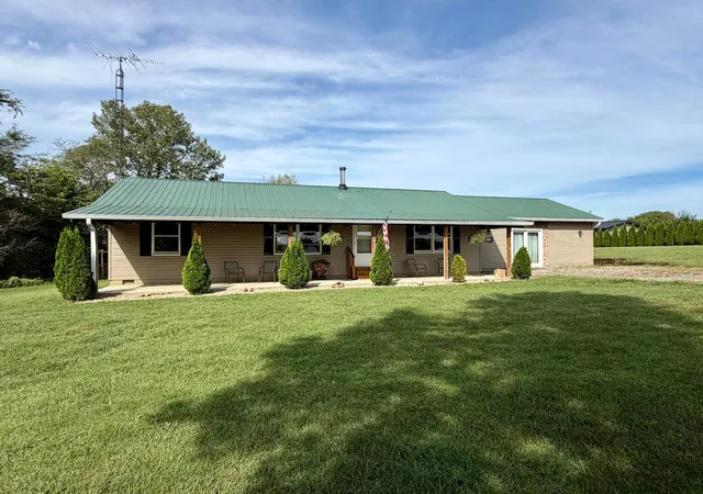 Photo 2 of Single family home for sale at 593 Clark Ln, Frankfort, OH 45628 | MLS# 226035929 | Listing updated on 2026-09-29