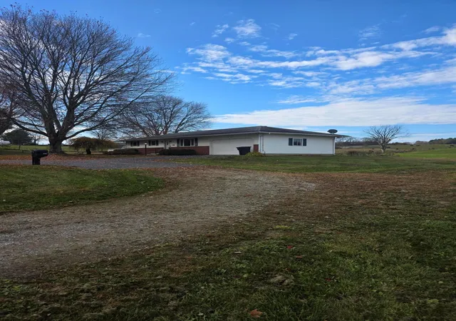Photo 2 of Single family home for sale at 3187 Licking Valley Rd Ne, Newark, OH 43055 | MLS# 226035959 | Listing updated on 2026-10-05