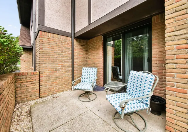 Listing Photo 1 - Condo for sale in building located at 5353 Tartan Ln, Columbus, OH 43235 - Unit #18