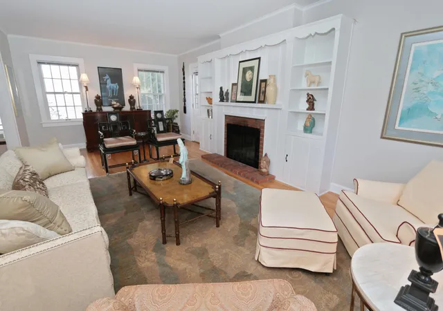 Photo 4 of Single family home for sale at 188 Montrose Way, Columbus, OH 43214 | MLS# 226036061 | Listing updated on 2026-10-01