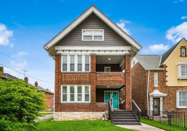 Photo 4 of House for sale at 220 Parkwood Ave, Columbus, OH 43203 | MLS# 226035951 | Listing updated on 2026-10-03