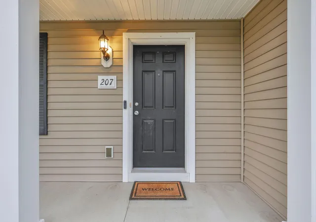 Photo 3 of Single family home for sale at 207 Long Cay Ln, Reynoldsburg, OH 43068 | MLS# 226035993 | Listing updated on 2026-10-07