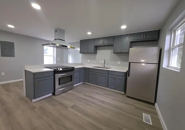 Photo 3 of Single family home for sale at 409 W Southern Ave, Springfield, OH 45506 | MLS# 226035996 | Listing updated on 2026-10-06