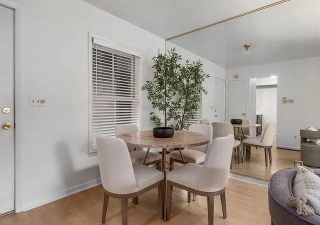 Listing Photo 5 - Condo for sale in building located at 253 E Kossuth St, Columbus, OH 43206 - Unit #A