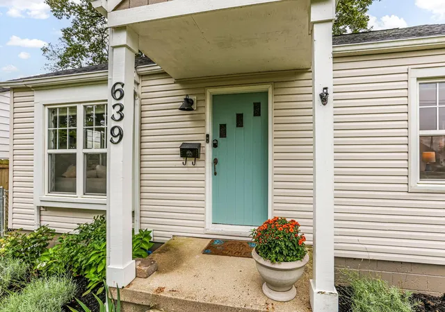 Photo 3 of Single family home for sale at 639 E Jeffrey Pl, Columbus, OH 43214 | MLS# 226036005 | Listing updated on 2026-10-06