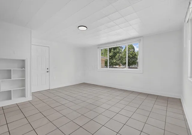 Photo 4 of Single family home for sale at 2820 Hiawatha St, Columbus, OH 43211 | MLS# 226036401 | Listing updated on 2026-09-24