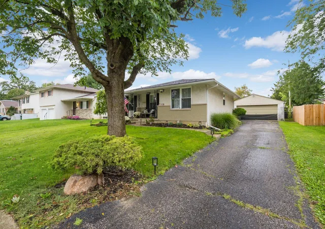 Photo 2 of Single family home for sale at 1420 Bosworth Pl, Columbus, OH 43229 | MLS# 226036566 | Listing updated on 2026-10-07