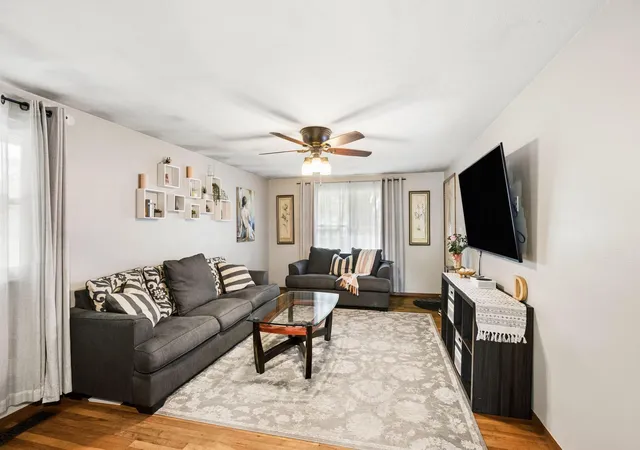 Photo 4 of Single family home for sale at 1420 Bosworth Pl, Columbus, OH 43229 | MLS# 226036566 | Listing updated on 2026-10-07