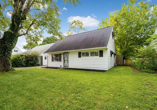 Photo 3 of Single family home for sale at 1213 Elderwood Ave, Columbus, OH 43227 | MLS# 226036034 | Listing updated on 2026-10-04