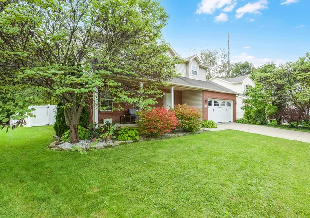 Photo 2 of Single family home for sale at 157 Shaleridge Dr, Pataskala, OH 43062 | MLS# 226036006 | Listing updated on 2026-10-08