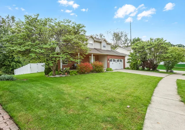 Photo 3 of Single family home for sale at 157 Shaleridge Dr, Pataskala, OH 43062 | MLS# 226036006 | Listing updated on 2026-10-08