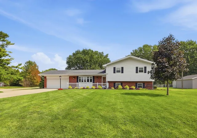 Photo 3 of Single family home for sale at 2874 Ashlar Dr, Springfield, OH 45503 | MLS# 226036016 | Listing updated on 2026-09-21