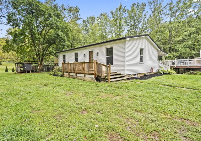 Photo 3 of Single family home for sale at 3301 Meister Rd Sw, Lancaster, OH 43130 | MLS# 226036053 | Listing updated on 2026-09-28