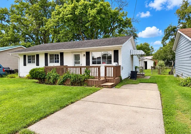 Photo 2 of Single family home for sale at 534 Clinton St, Marion, OH 43302 | MLS# 226036359 | Listing updated on 2026-09-30