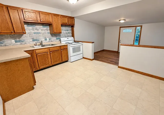 Photo 3 of Single family home for sale at 534 Clinton St, Marion, OH 43302 | MLS# 226036359 | Listing updated on 2026-09-30