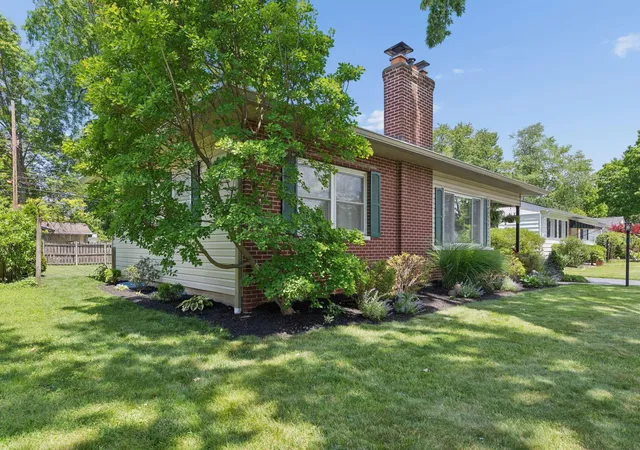 Photo 4 of Single family home for sale at 2394 Cranford Rd, Columbus, OH 43221 | MLS# 226036250 | Listing updated on 2026-09-27