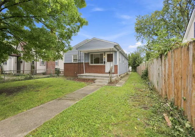 Photo 2 of Sale Pending at 565 S Hampton Rd, Columbus, OH 43213 | MLS# 226036304 | Listing updated on 2026-09-25