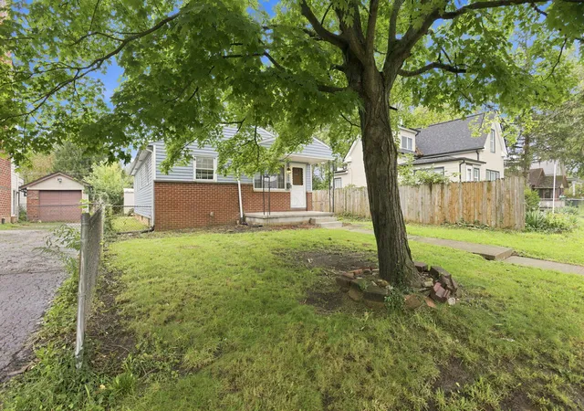 Photo 4 of Sale Pending at 565 S Hampton Rd, Columbus, OH 43213 | MLS# 226036304 | Listing updated on 2026-09-25